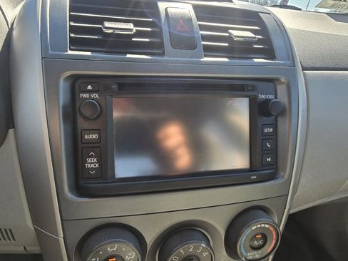 Used 2013 Toyota Corolla LE image 22