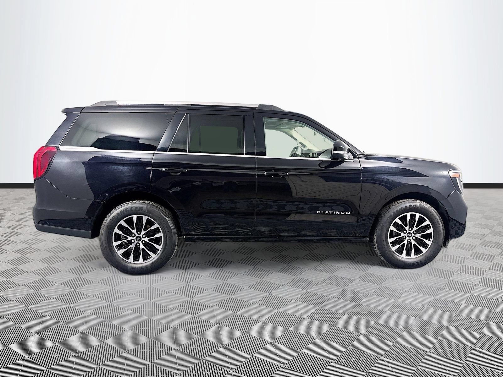 Used 2025 Ford Expedition Platinum AWD/4WD image 8