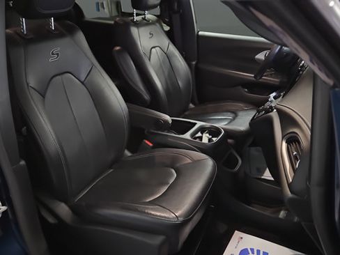 Used 2022 Chrysler Pacifica Touring-L w/ S Appearance Package FWD image 25