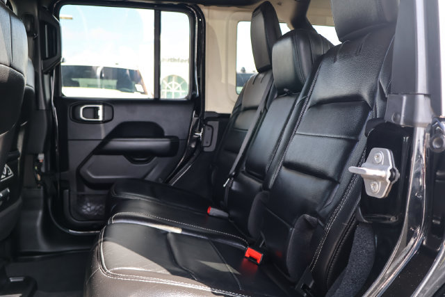 Used 2019 Jeep Wrangler Unlimited Sahara w/ Dual Top Group AWD/4WD image 8