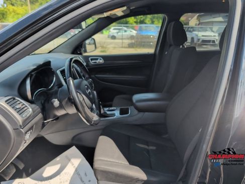 Used 2020 Jeep Grand Cherokee Laredo AWD/4WD image 28
