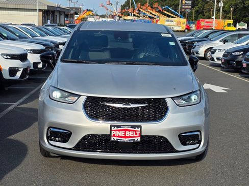 New 2026 Chrysler Pacifica Select image 7