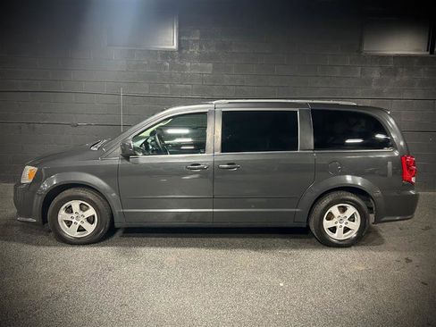 Used 2012 Dodge Grand Caravan SXT image 2