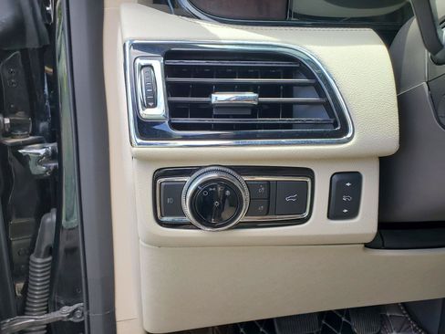 Used 2018 Lincoln Navigator Reserve AWD/4WD image 34