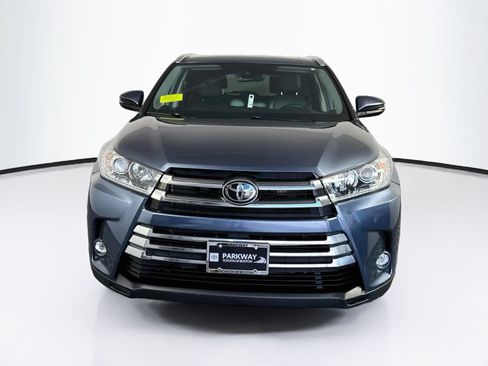 Used 2019 Toyota Highlander Limited AWD/4WD image 2