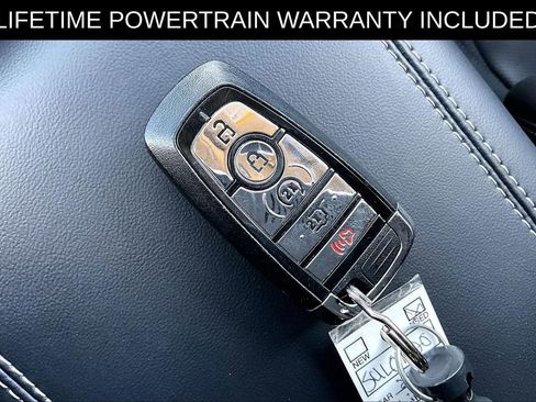 Used 2025 Lincoln Corsair Premiere w/ Equipment Group 101A image 13