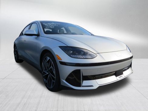 Used 2023 Hyundai Ioniq 6 SEL image 2