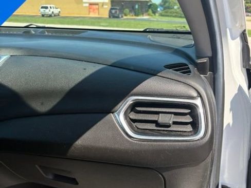 Used 2019 Chevrolet Equinox LT w/ Driver Convenience Package FWD image 31