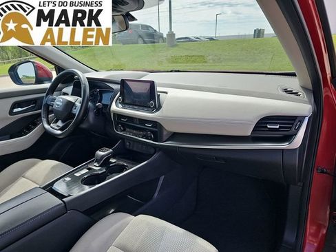Used 2025 Nissan Rogue SV FWD image 28