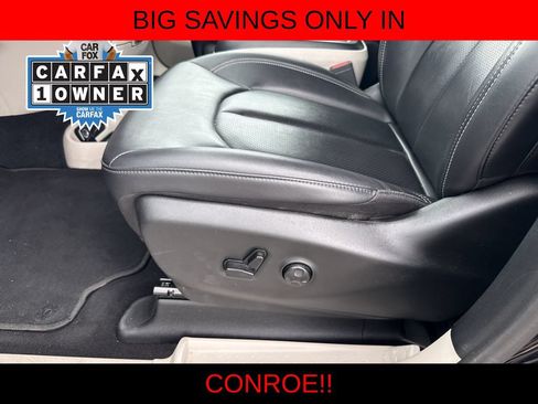 Used 2024 Chrysler Pacifica Touring-L FWD image 13