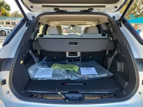 New 2026 Mitsubishi Outlander SE image 11