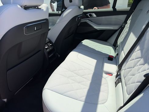 Used 2025 BMW X5 xDrive40i w/ Parking Assistance Package AWD/4WD image 3