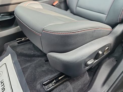 Used 2024 Chevrolet Traverse Z71 AWD/4WD image 28