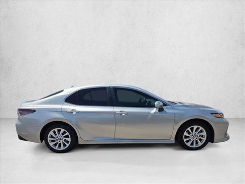 Used 2024 Toyota Camry LE FWD image 4