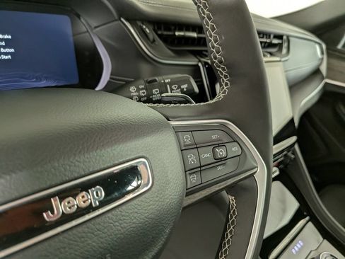 Certified 2025 Jeep Grand Cherokee Limited w/ Black Appearance Package AWD/4WD image 23