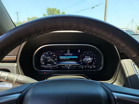 Used 2023 Chevrolet Suburban Z71 w/ Luxury Package AWD/4WD image 22