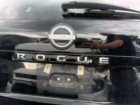 Used 2024 Nissan Rogue S FWD image 9