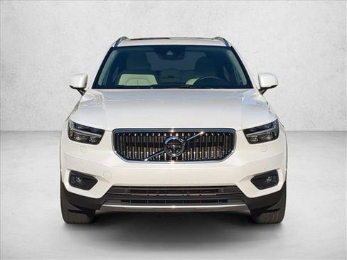 Used 2022 Volvo XC40 T4 Inscription w/ Advanced Package image 2