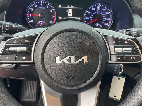 Used 2023 Kia Forte LXS w/ LXS Technology Package image 17