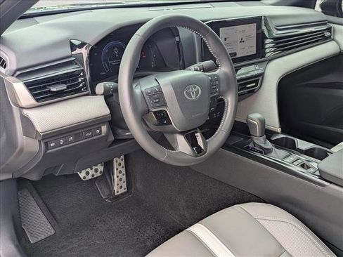 Used 2025 Toyota Camry SE FWD image 10