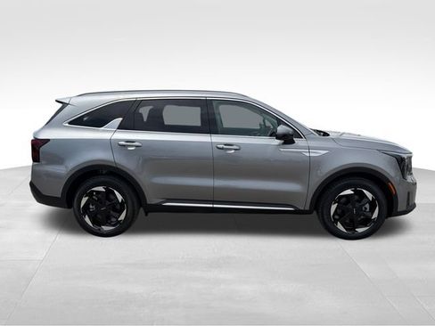 Certified 2025 Kia Sorento EX FWD image 8