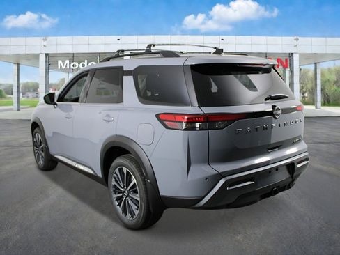 New 2026 Nissan Pathfinder Platinum w/ Cargo Package FWD image 3
