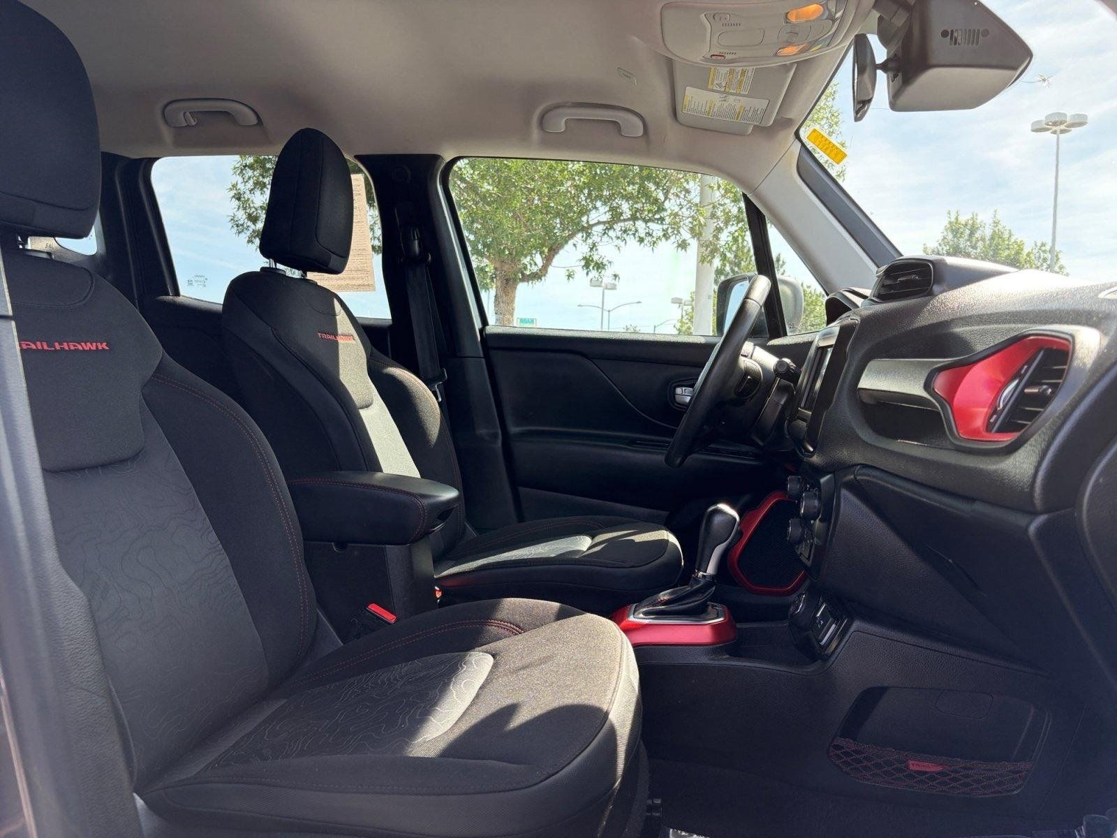 Used 2020 Jeep Renegade Trailhawk AWD/4WD image 27