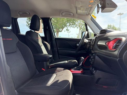 Used 2020 Jeep Renegade Trailhawk AWD/4WD image 27