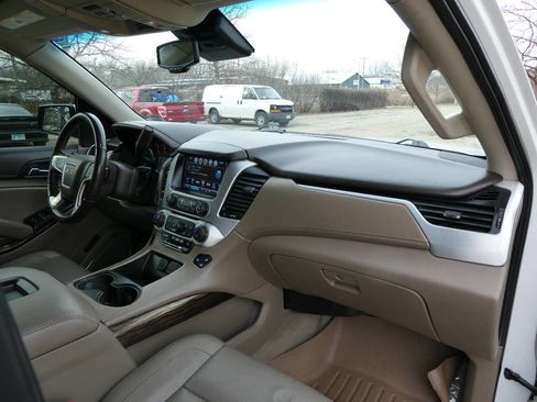 Used 2019 GMC Yukon XL SLT w/ Premium Edition AWD/4WD image 33