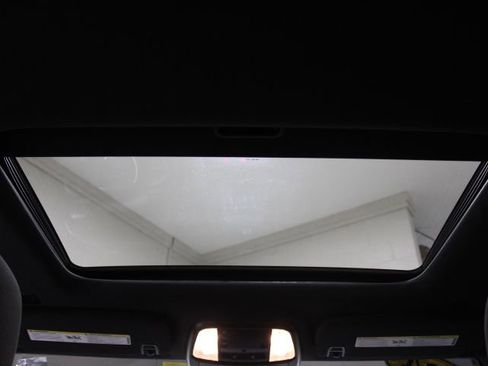 Used 2024 Dodge Durango SXT image 3