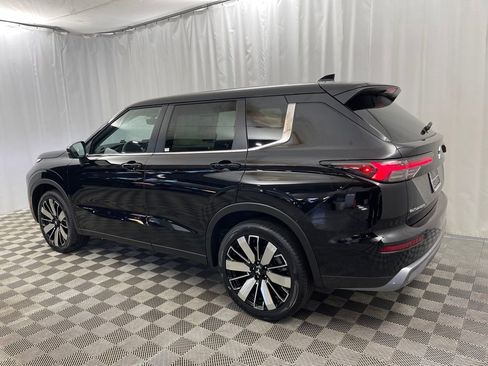 New 2025 Mitsubishi Outlander SE image 4