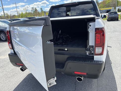 Certified 2025 Honda Ridgeline Black Edition image 13