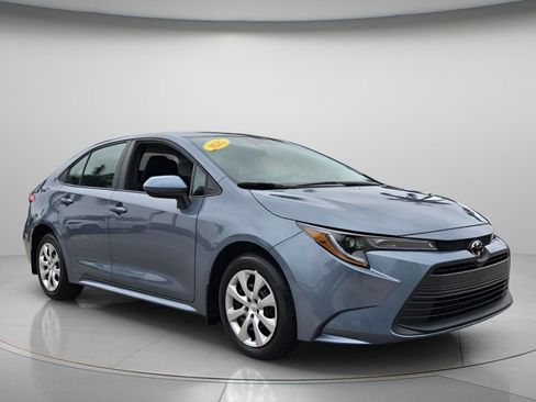 Used 2025 Toyota Corolla LE FWD image 9