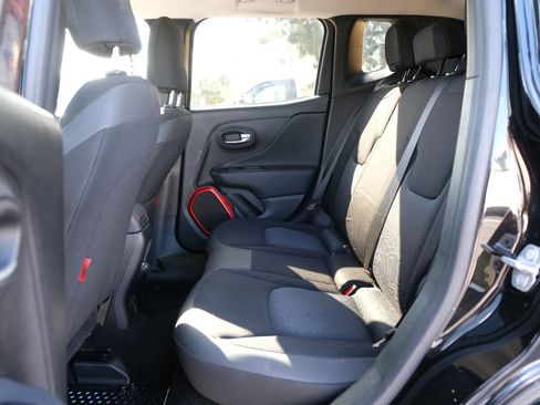 Used 2019 Jeep Renegade Trailhawk image 25