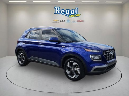 Used 2023 Hyundai Venue SEL FWD image 1