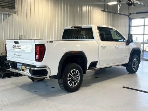 Used 2022 GMC Sierra 2500 SLE w/ SLE Value Package; image 3