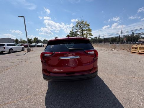 Used 2023 GMC Terrain SLE w/ Driver Convenience Package FWD image 7