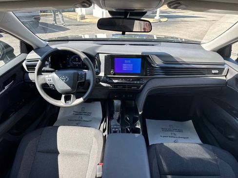 Used 2025 Toyota Camry LE FWD image 17