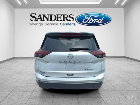 Used 2024 Nissan Rogue SV AWD/4WD image 3