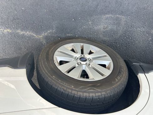 Used 2017 Subaru Outback 2.5i Premium AWD/4WD image 17