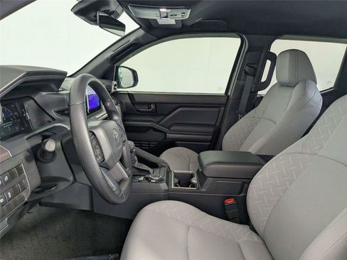 Certified 2024 Toyota Tacoma SR5 AWD/4WD image 11