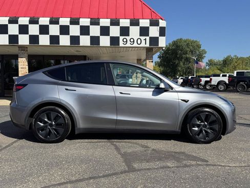 Used 2025 Tesla Model Y Long Range AWD/4WD image 8