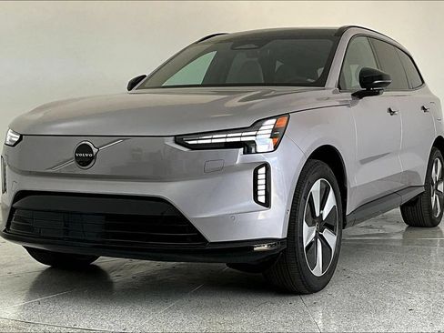 New 2026 Volvo EX90 Plus RWD image 2