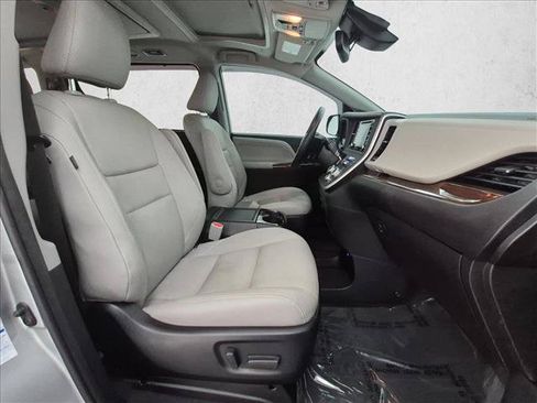 Used 2020 Toyota Sienna Limited Premium AWD/4WD image 25