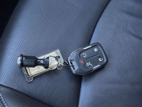 Used 2024 GMC Terrain SLT image 27