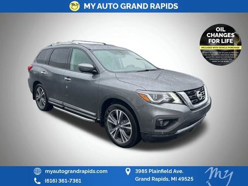Used 2018 Nissan Pathfinder Platinum w/ Cargo Package AWD/4WD image 1