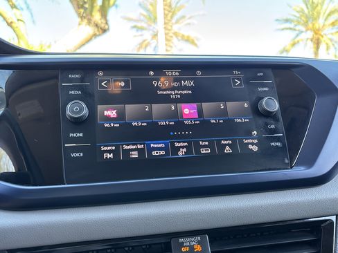 Used 2022 Volkswagen Taos SE image 21