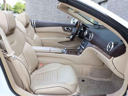 Used 2017 Mercedes-Benz SL 550 w/ Driver Assistance Package image 30