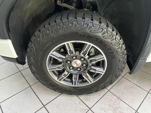 Used 2025 GMC Sierra 1500 AT4 AWD/4WD image 19