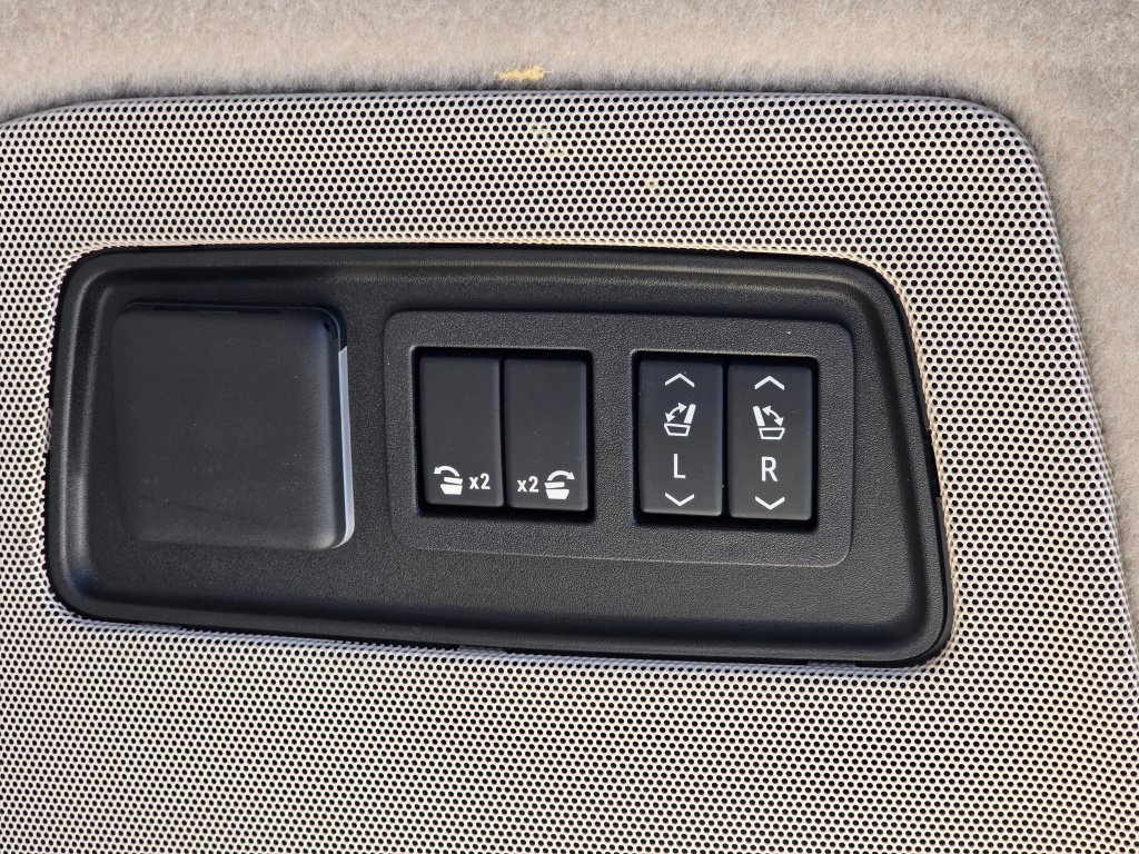 Certified 2024 Cadillac Escalade Premium Luxury Platinum AWD/4WD image 25